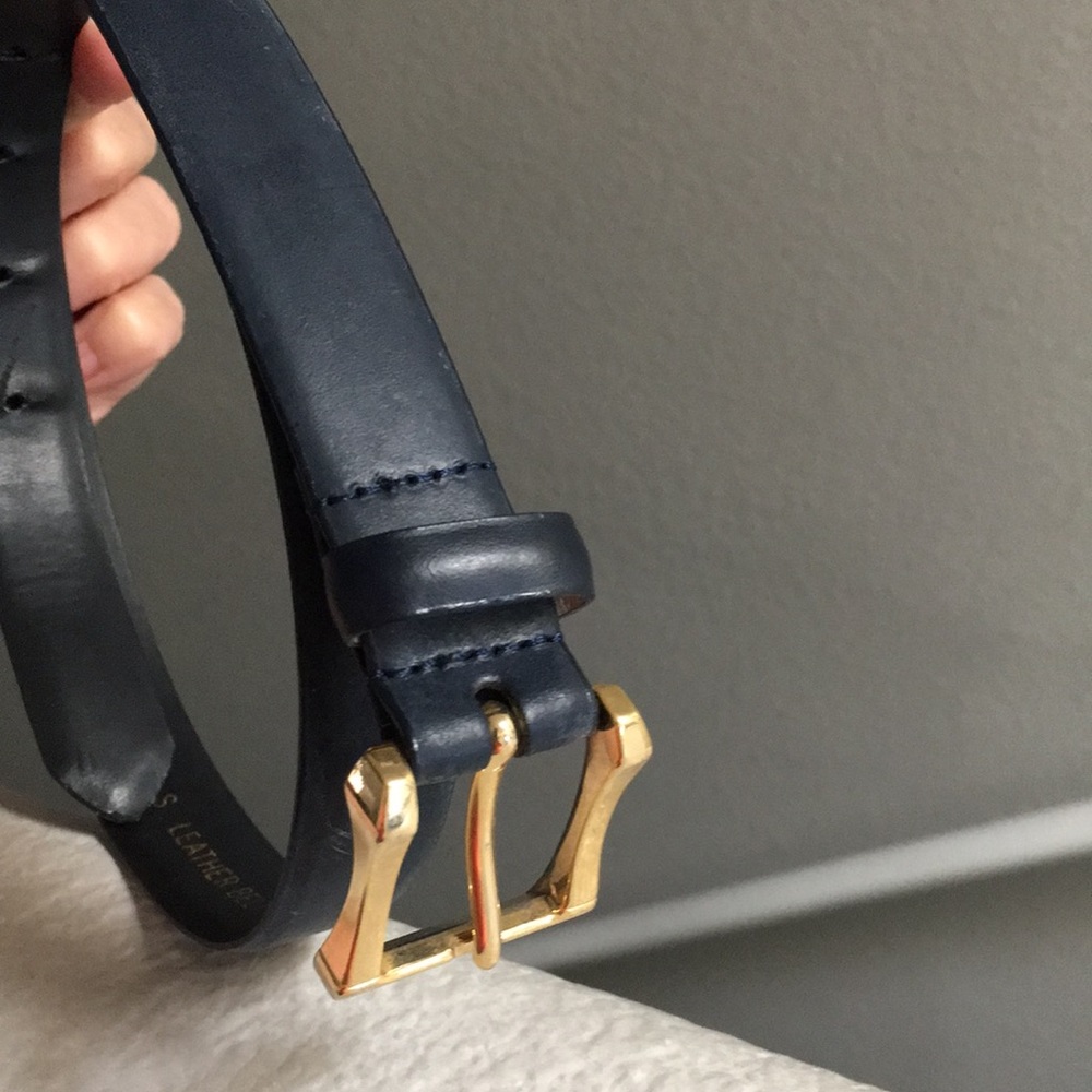 Gently used leather belt.